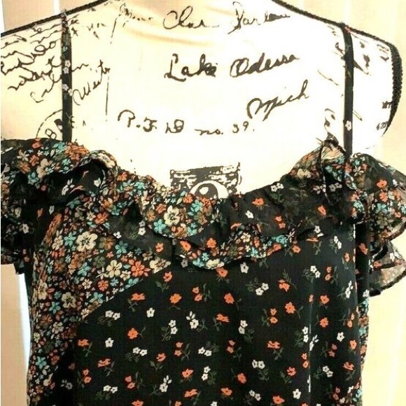 213- TOPSHOP flower off shoulder blouse - Picture 3 of 5